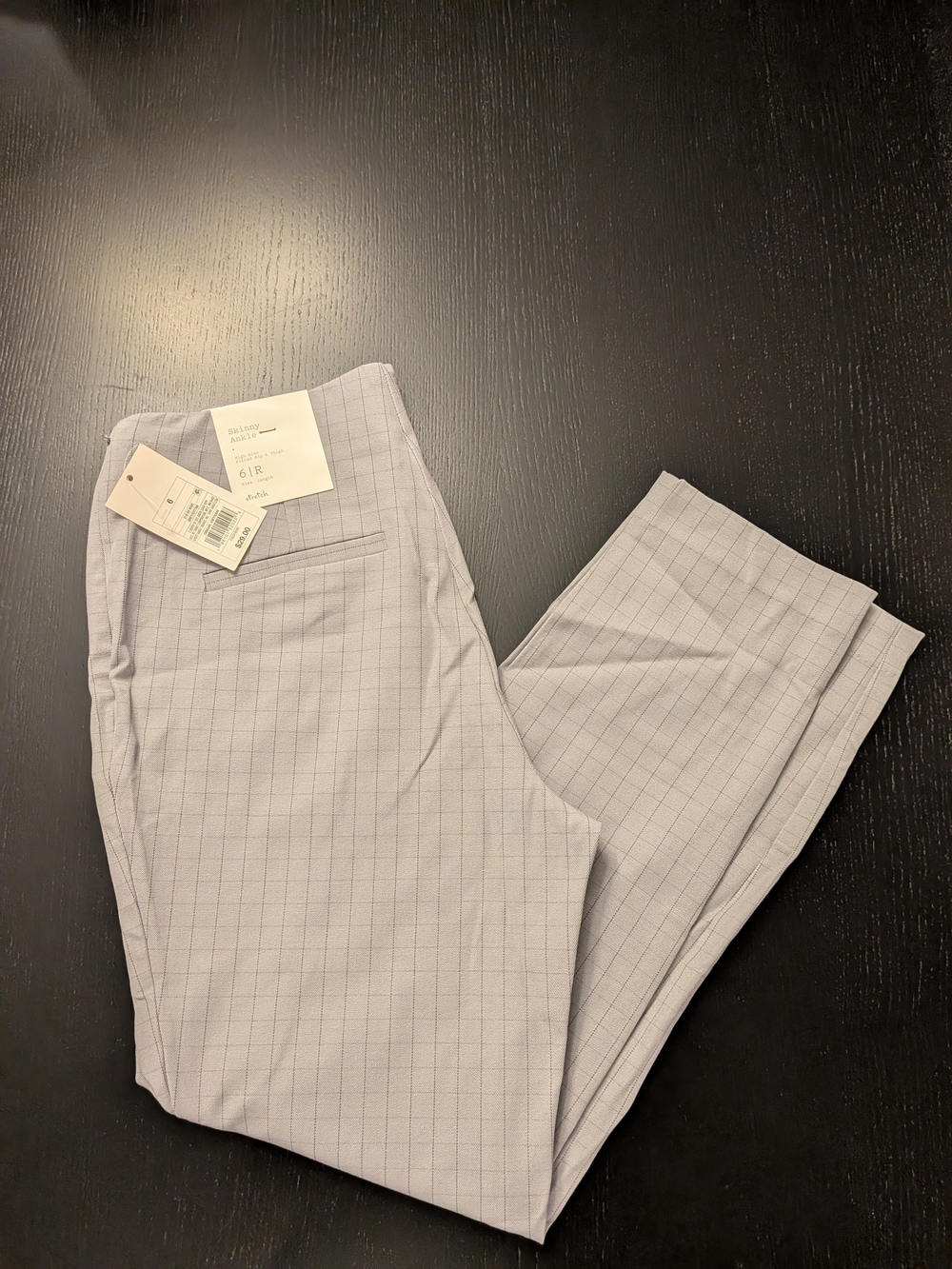 Modern Cropped Windowpane Ankle Pants in Light Gray